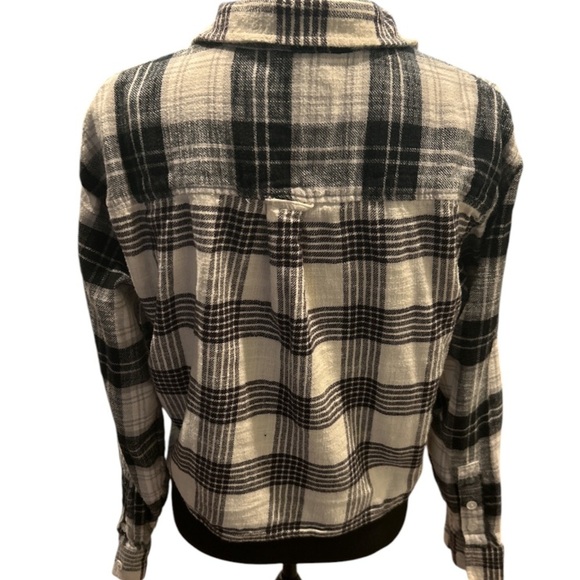 American Eagle Black White and Gray Plaid Flannel Crop top, Size S/P - Picture 4 of 7